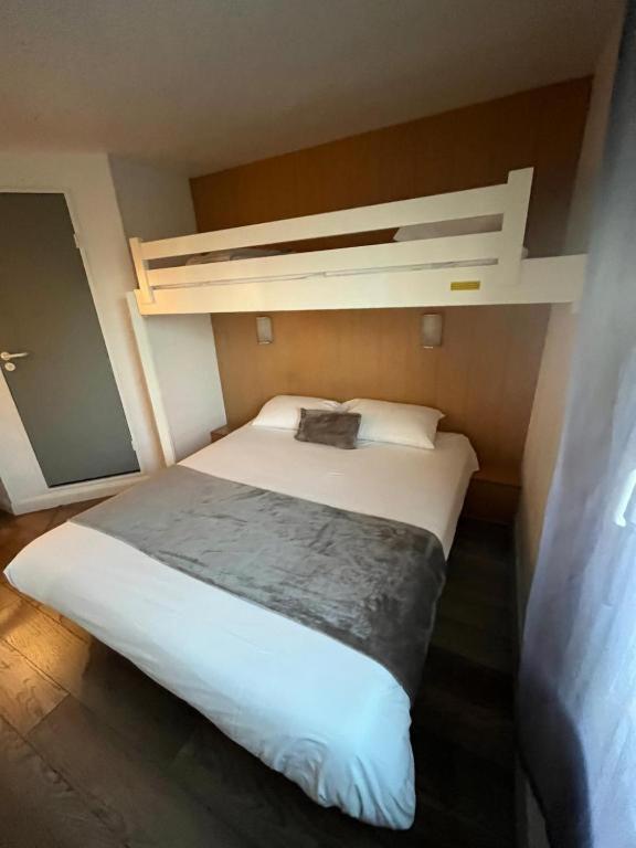 Brit Hotel Essentiel Pau レスカー エクステリア 写真