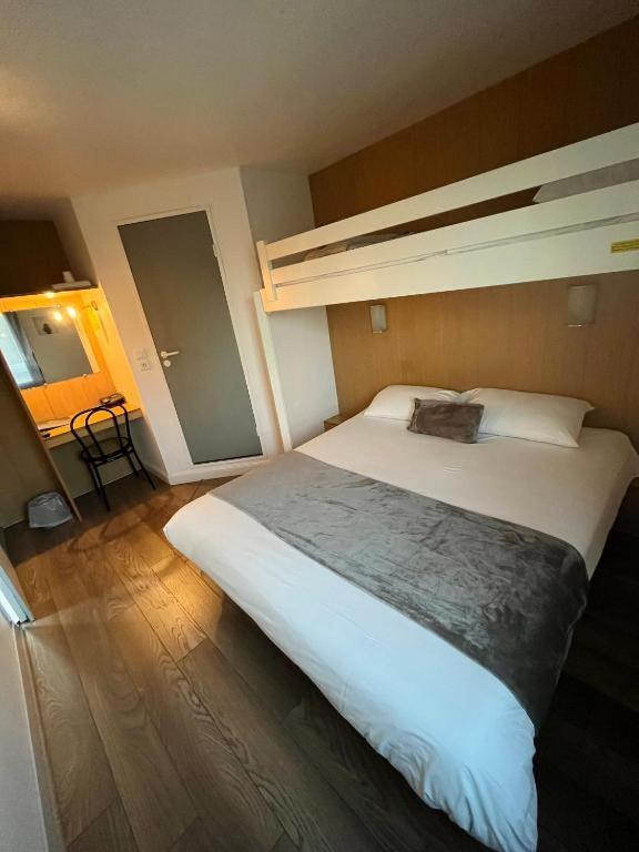Brit Hotel Essentiel Pau レスカー エクステリア 写真