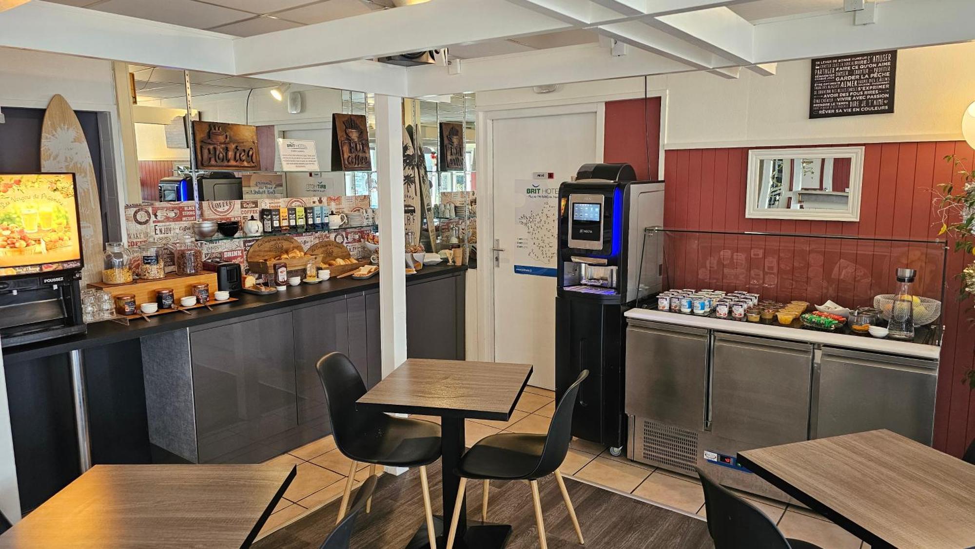 Brit Hotel Essentiel Pau レスカー エクステリア 写真