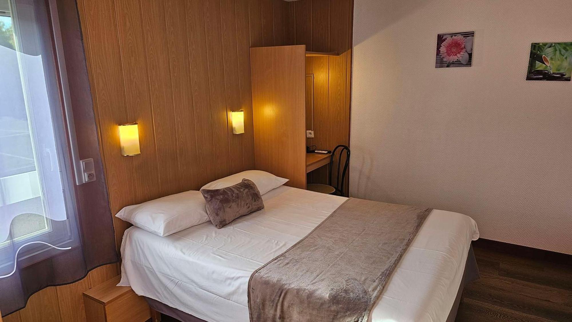 Brit Hotel Essentiel Pau レスカー エクステリア 写真