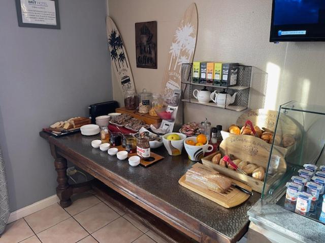 Brit Hotel Essentiel Pau レスカー エクステリア 写真