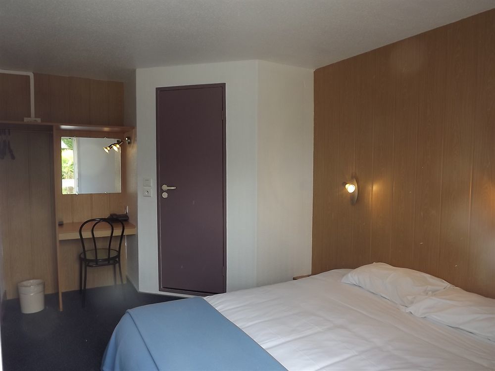 Brit Hotel Essentiel Pau レスカー エクステリア 写真