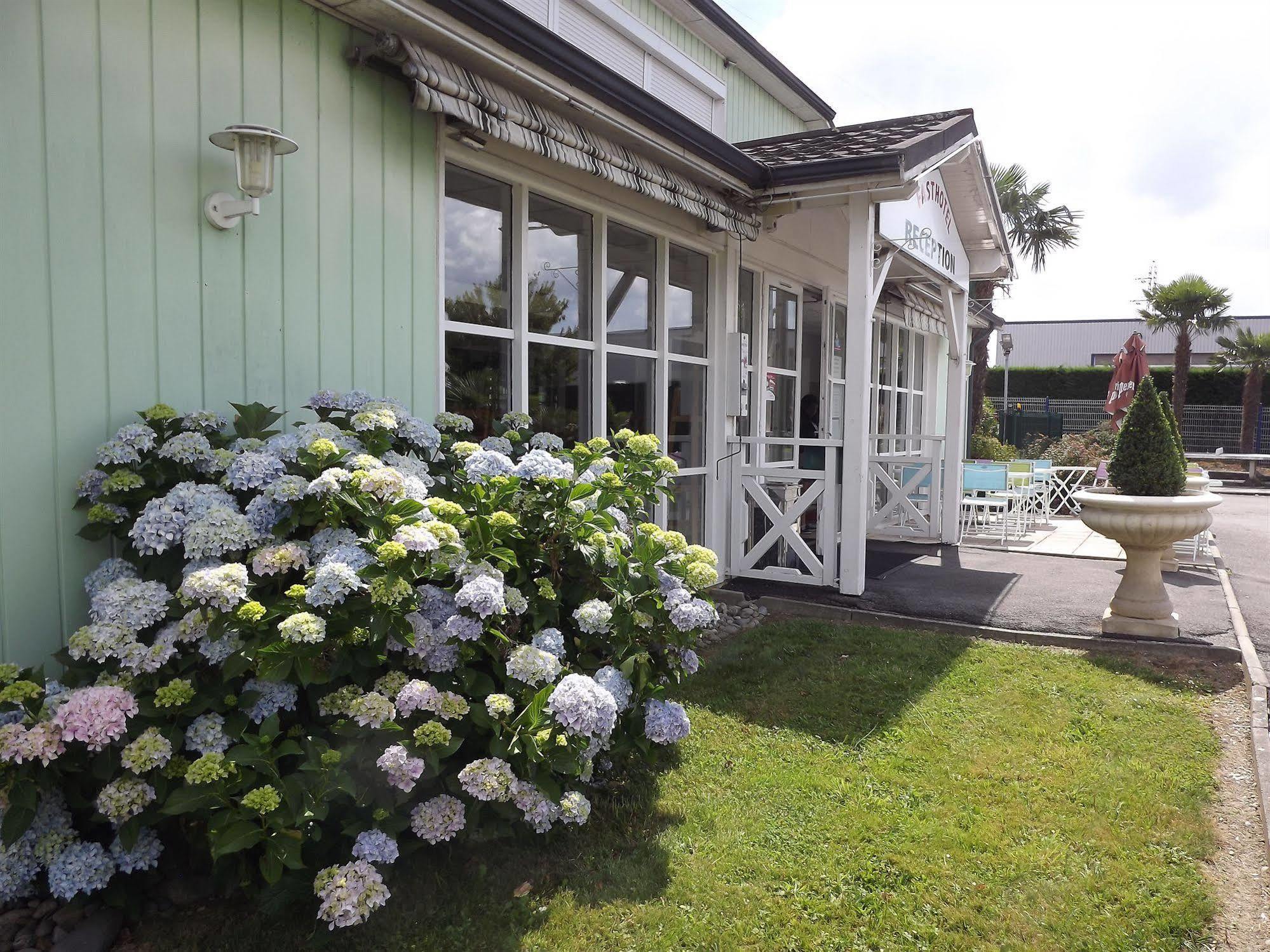Brit Hotel Essentiel Pau レスカー エクステリア 写真