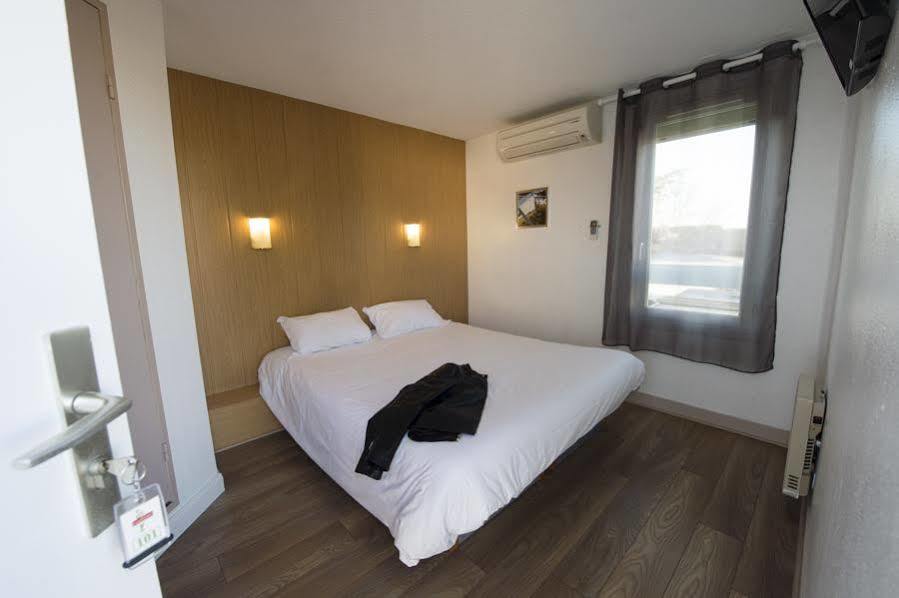 Brit Hotel Essentiel Pau レスカー エクステリア 写真
